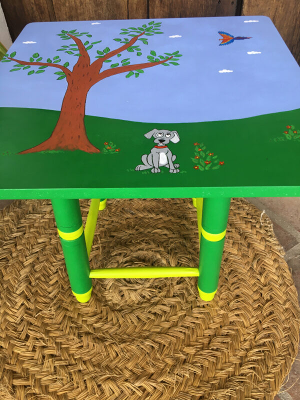 mesa infantil pintada