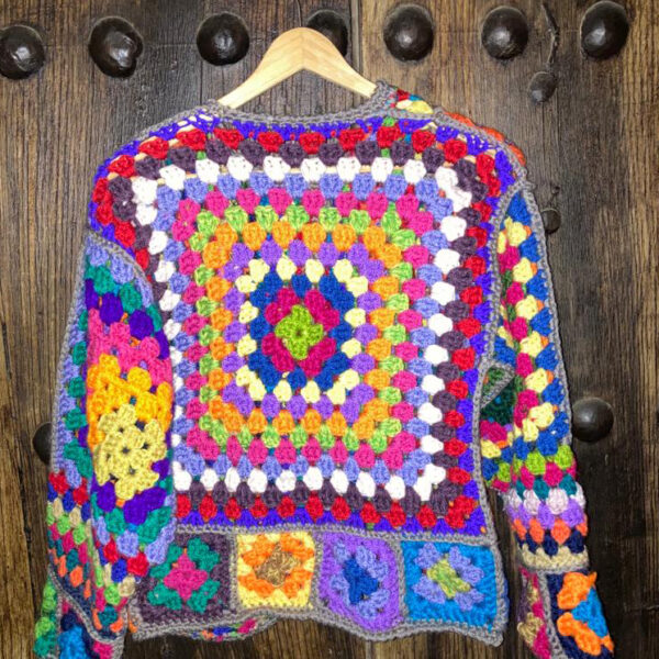 Jersey de crochet con lanas de colores