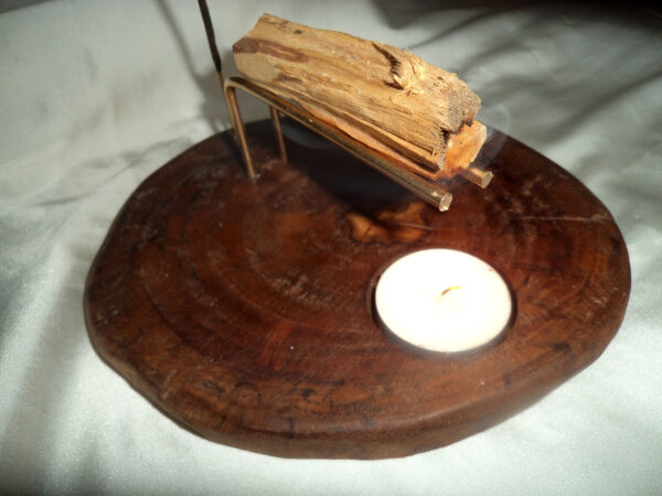 quemador de palosanto e incienso hecho artesanalmente en madera pulida tratada con ceras natural de abeja