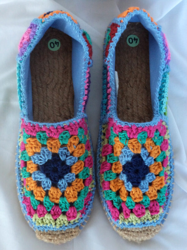 Alpargatas de yute o esparto hechas artesanalmente a crochet o ganchillo