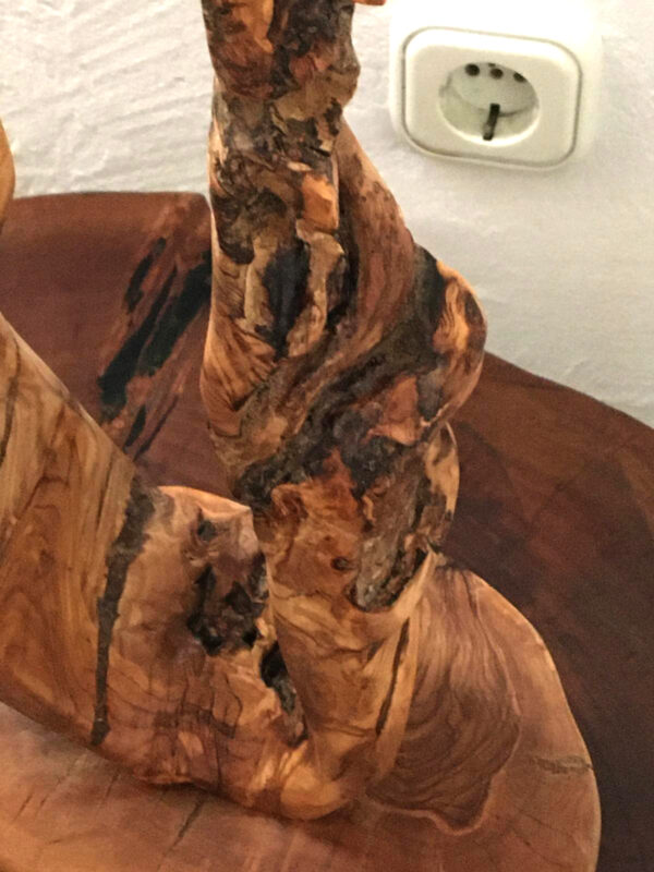 Escultura decoración realizada artesanalmente en madera de olivo