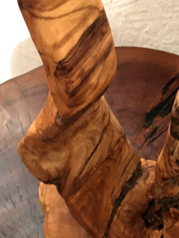 Escultura decoración realizada artesanalmente en madera de olivo