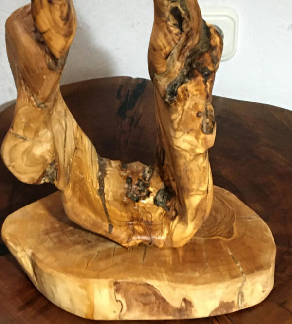 Escultura decoración realizada artesanalmente en madera de olivo