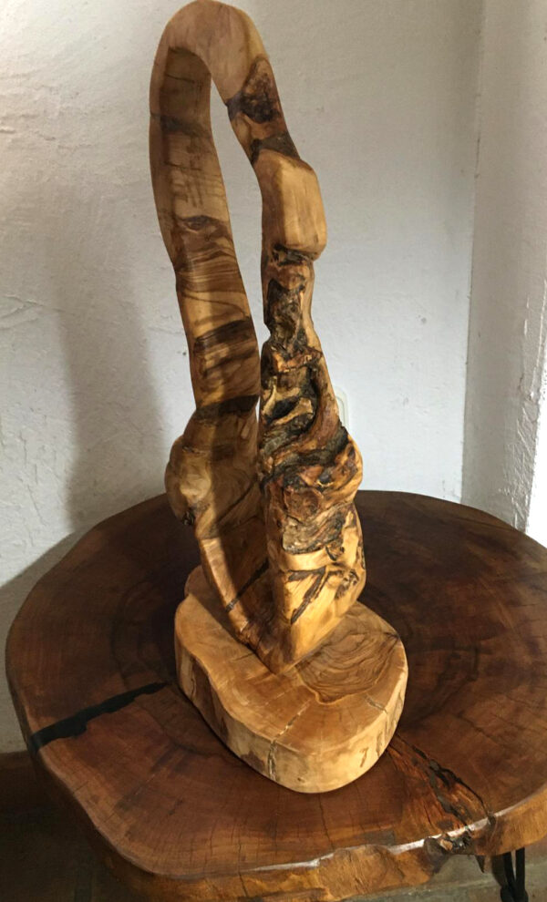 Escultura decoración realizada artesanalmente en madera de olivo