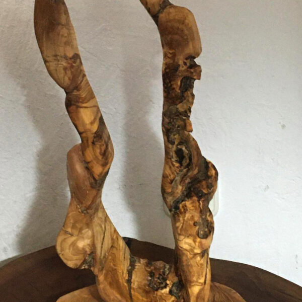 Escultura decoración realizada artesanalmente en madera de olivo