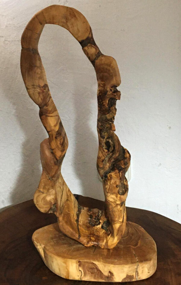 Escultura decoración realizada artesanalmente en madera de olivo