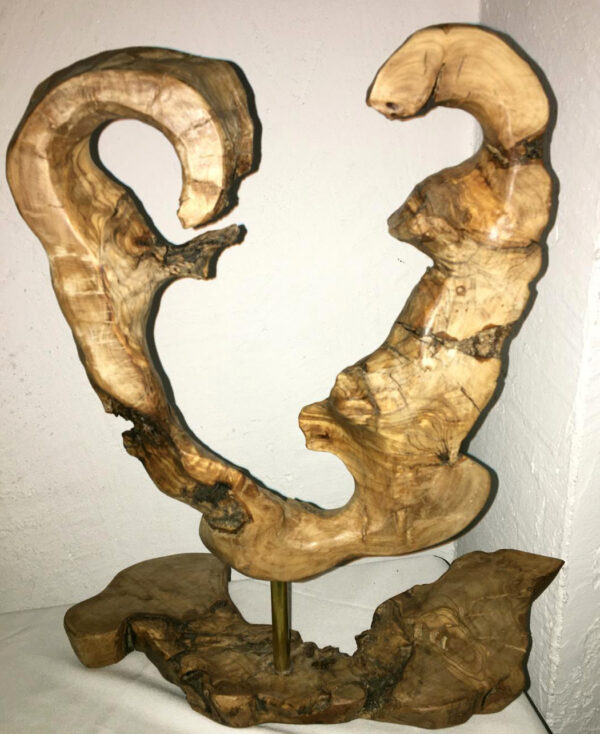 Escultura de madera de olivo