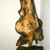 escultura decorativa hecha en madera