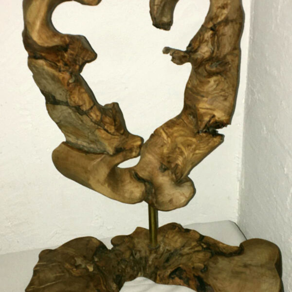 Escultura de madera de olivo