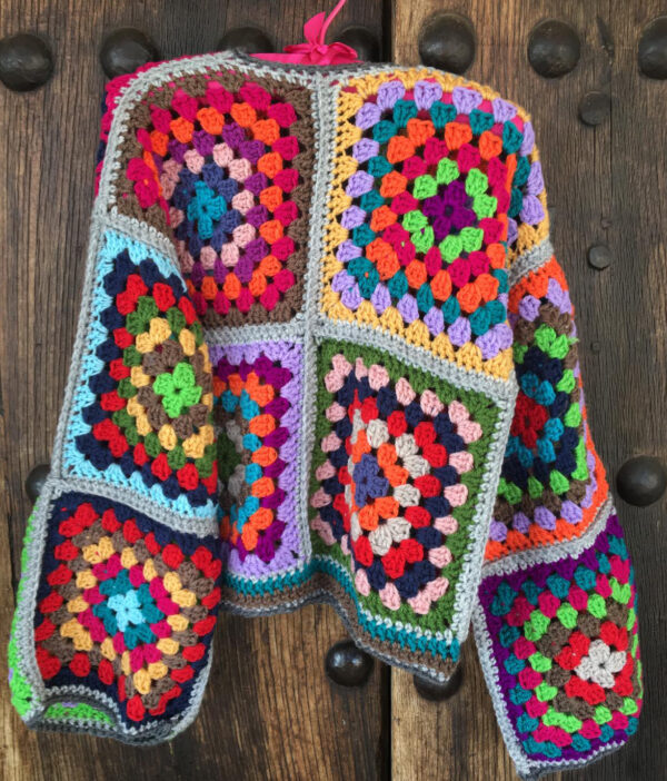 Rebeca hecha artesanalmente a crochet o ganchillo