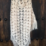 Chal realizado a crochet o ganchillo artesanalmente