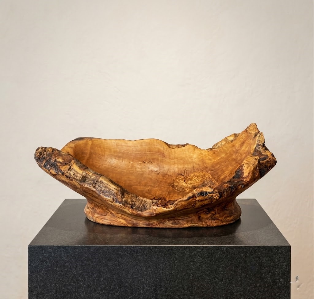 Centro de mesa realizado artesanalmente en madera de olivo