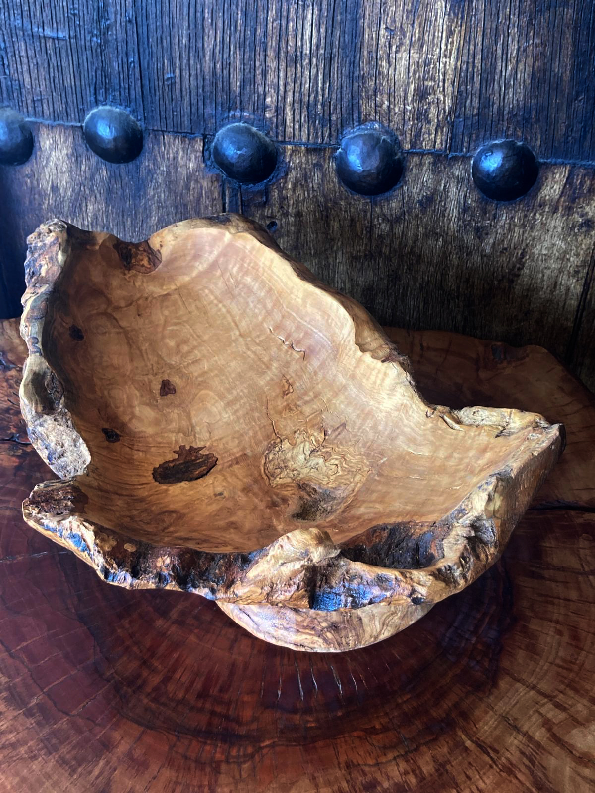 Centro de mesa realizado artesanalmente en madera de olivo