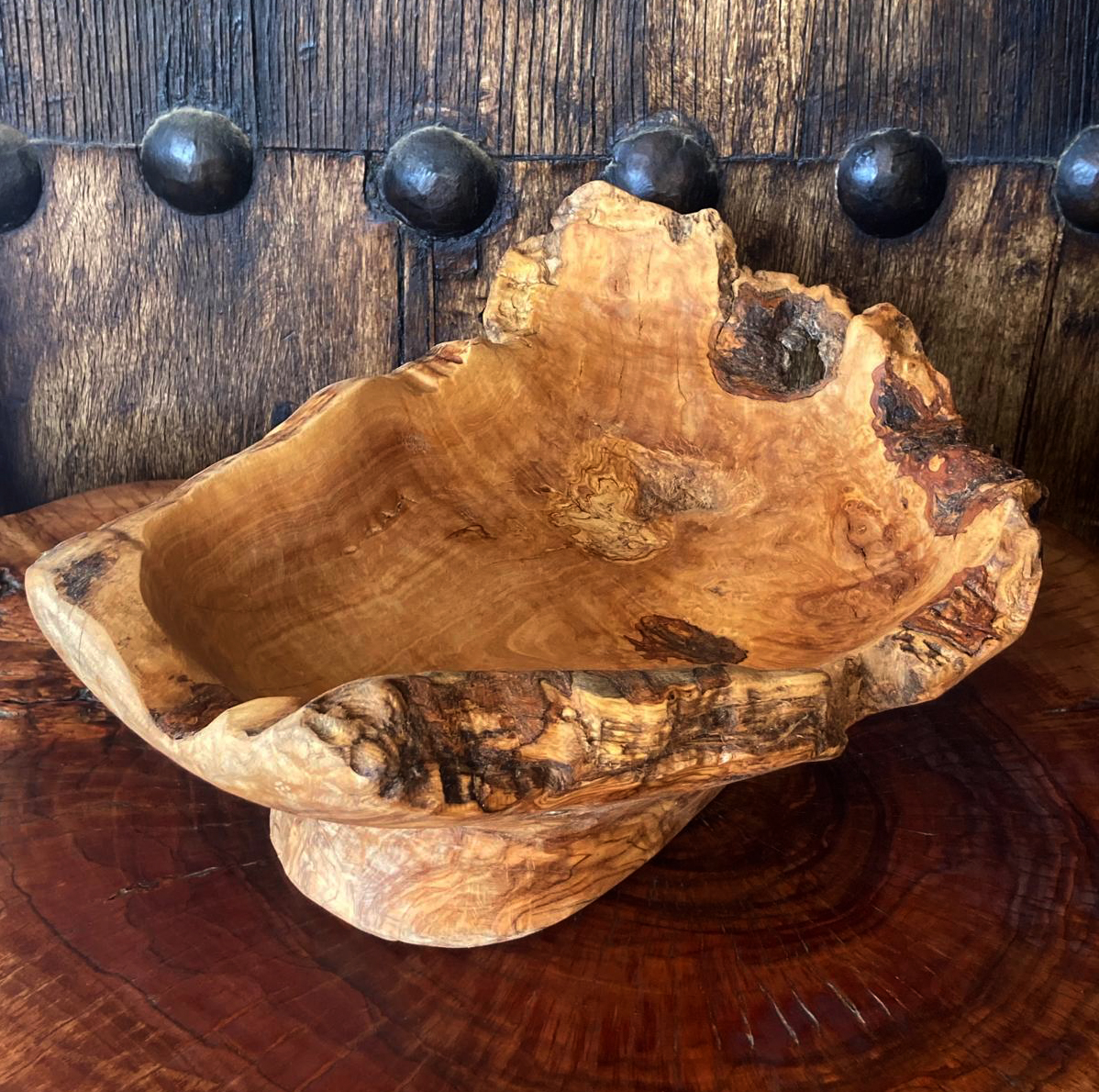 Centro de mesa realizado artesanalmente en madera de olivo